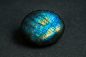 labradorite pierre capeicorne lithotherapie